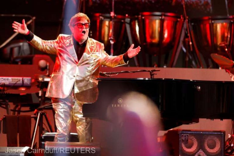 Obiectele memorabile ale lui Elton John, adjudecate cu aproape 8 milioane de dolari la o licitație