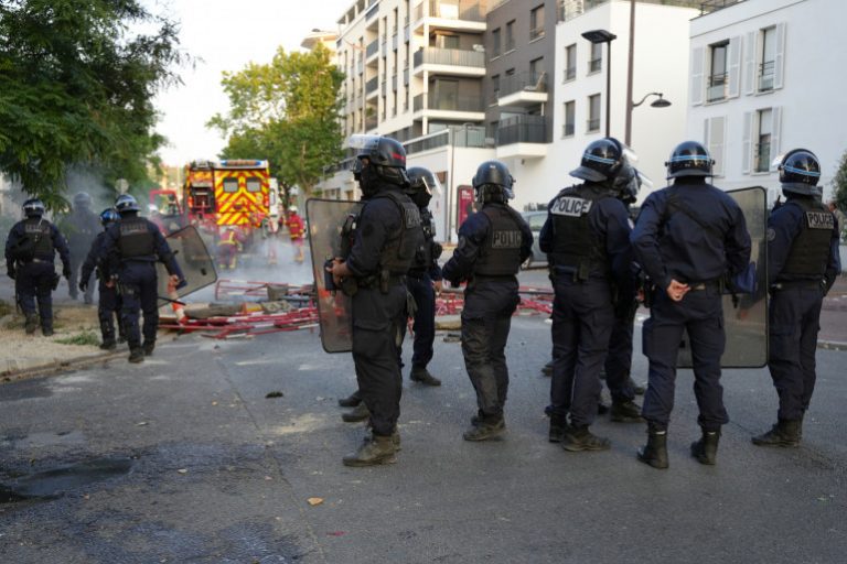 994 de arestări în toată Franţa după o a patra noapte de violenţe