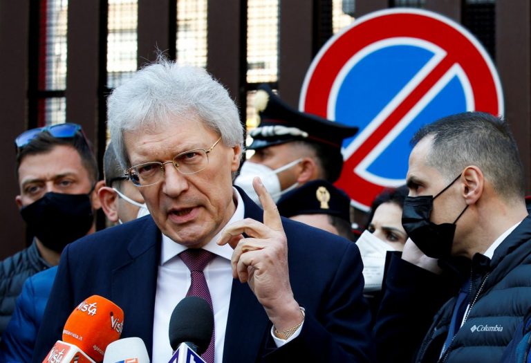 Ambasadorul Rusiei în Italia dă în judecată cotidianul La Stampa pentru publicarea unui articol anti-Putin