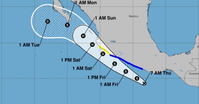 Furtuna Beatriz se apropie de staţiunile mexicane de pe coasta Pacificului şi s-ar putea intensifica într-un uragan