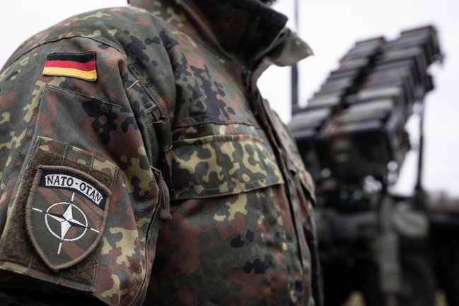 Ministrul german al apărării vizitează sistemele Patriot desfăşurate în sud-estul Poloniei