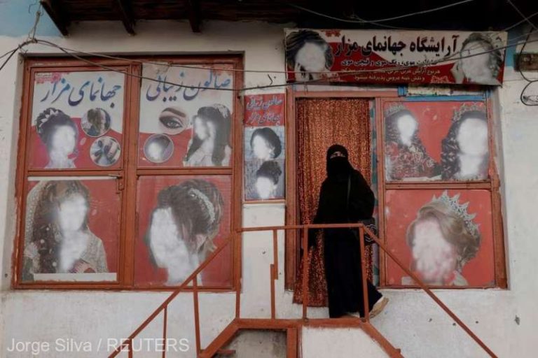 Talibanii ÎNCHID saloanele de înfrumuseţare din Afganistan