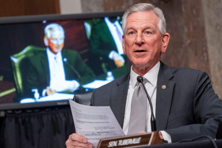Numirile responsabililor de rang înalt la vârful armatei SUA au fost blocate de un senator controversat