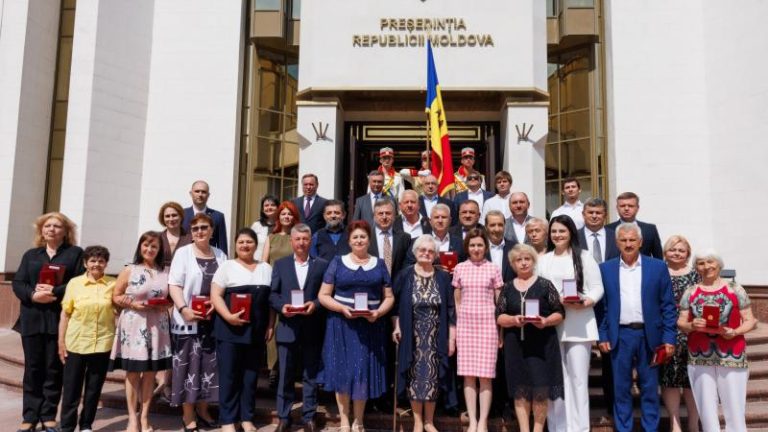 Maia Sandu i-a premiat pe profesioniştii Moldovei