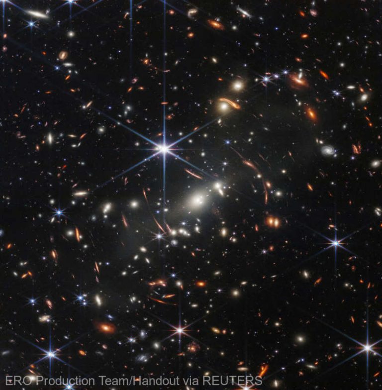 Prima imagine ştiinţifică obţinută de telescopul James Webb dezvăluie Universul foarte tânăr