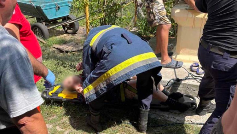 O femeie din Soroca a căzut într-o fântână plină cu apă