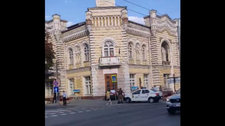 Primarul Ceban vrea mai mulți bani pentru Chișinău și lansează petiția