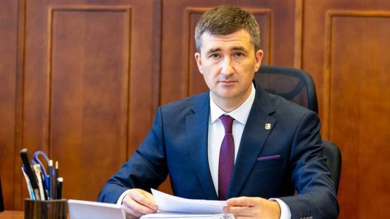 Procurorul interimar Ion Munteanu solicită ridicarea imunității parlamentare a doi deputați