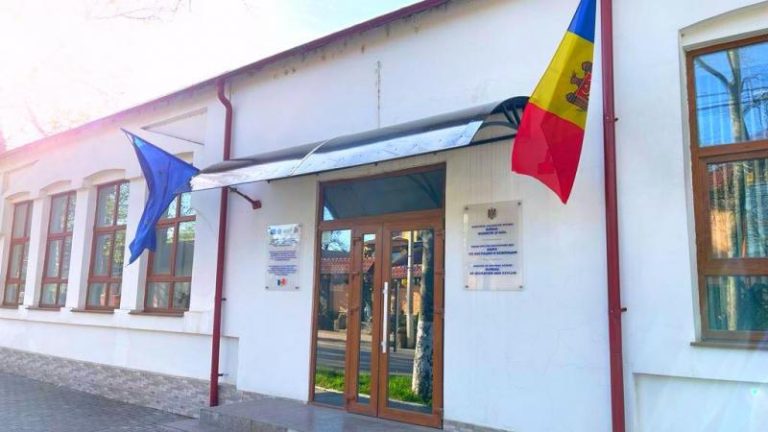 Mai mulţi străini lucrau ilegal la un call center din Capitală. Ei au 15 zile să părăsească Moldova