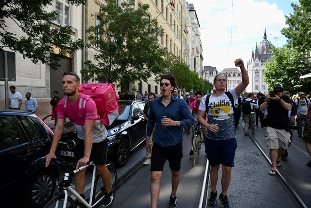 Protest anti-Orban la Budapesta! 1.000 de unguri au blocat un pod peste Dunăre (VIDEO)