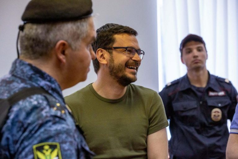 Ilia Iaşin, unul dintre ultimii opozanţi ai Kremlinului prezenţi încă în Rusia, plasat în detenţie provizorie