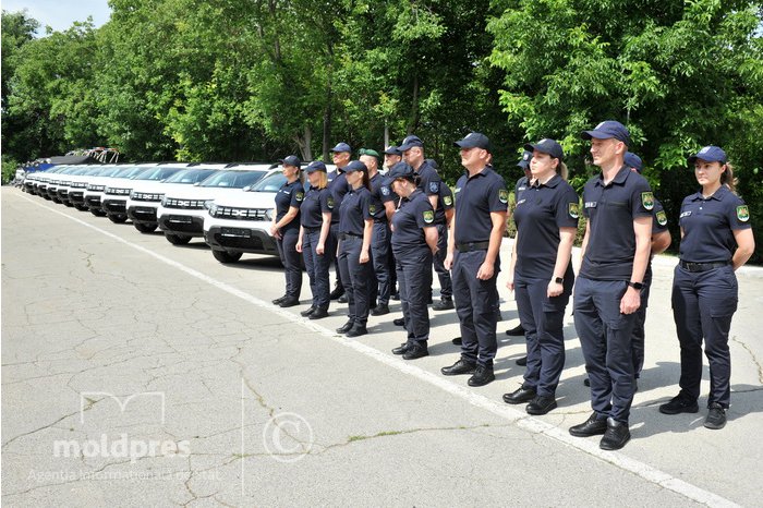 Poliția de Frontieră a primit 38 de automobile și cinci bărci cu motor
