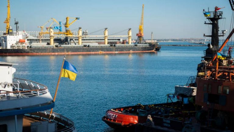 O navă hidrografică ucraineană a sărit în aer la Gurile Dunării