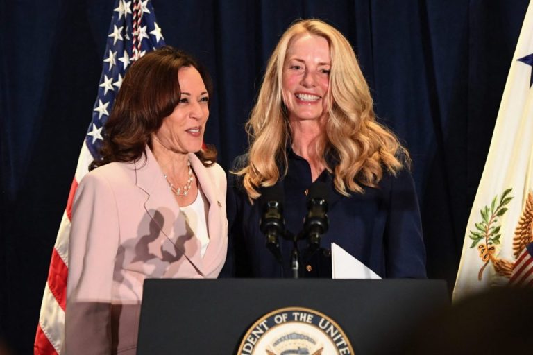 Kamala Harris are un mare as în mânecă: Văduva lui Steve Jobs!