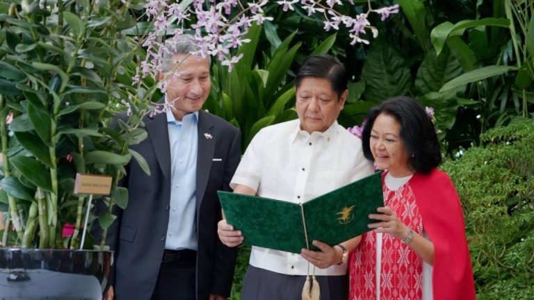 Singapore denumeşte o orhidee după preşedintele filipinez şi soţia acestuia