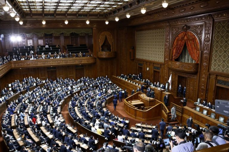 Aproape jumătate din parlamentarii puterii din Japonia au avut legături cu secta Moon