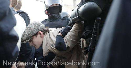 Zeci de persoane arestate pentru proteste în timpul alegerilor prezidenţiale din Rusia