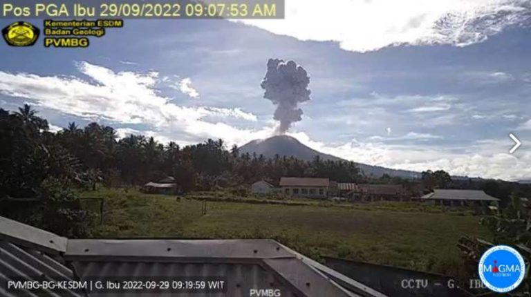 Vulcanul Ibu din Indonezia a erupt