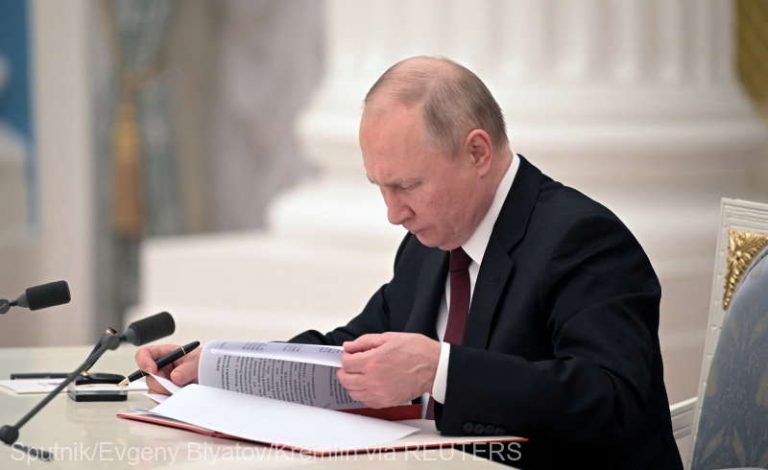 Putin a aprobat acordarea de paşapoarte locuitorilor celor patru regiuni ucrainene anexate ilegal de către Rusia
