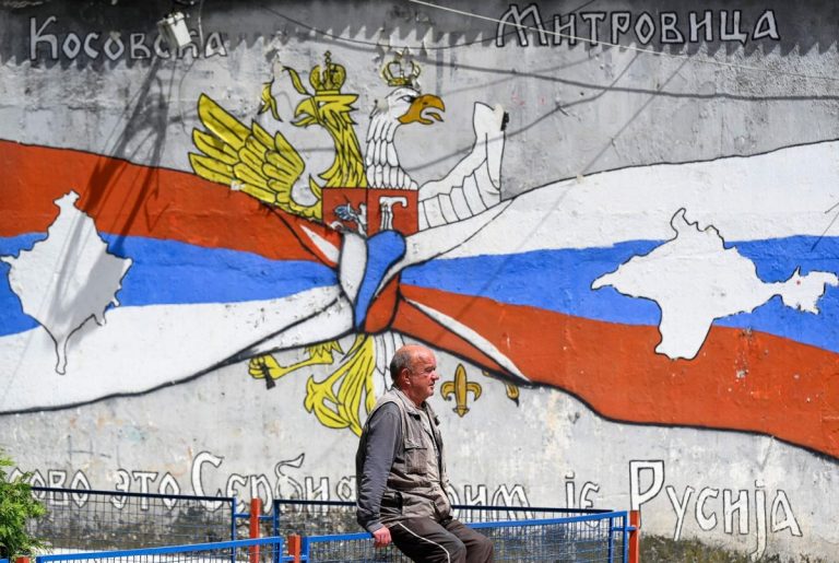 Uniunea Europeană vrea să forțeze Serbia să se rupă de Rusia