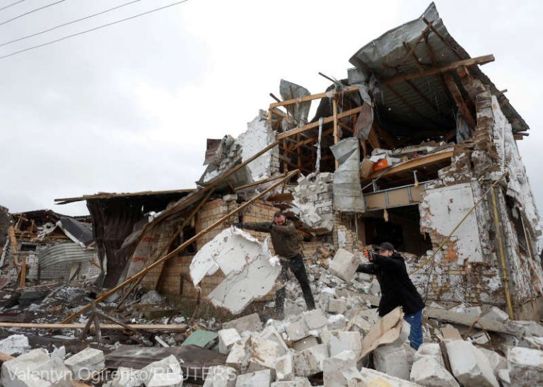 Cel puțin 13 case au fost lovite în timpul bombardamentelor lansate de ruși în sudul Ucrainei