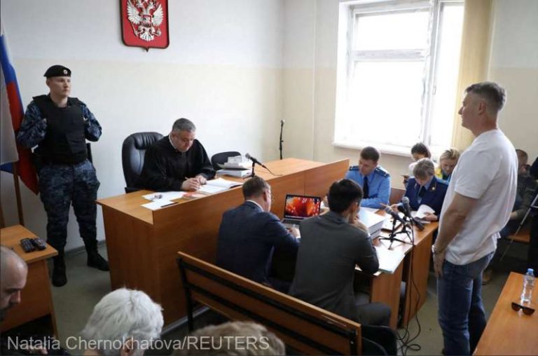 A început procesul opozantului Evgheni Roizman, acuzat de discreditarea armatei ruse şi care a pledat nevinovat