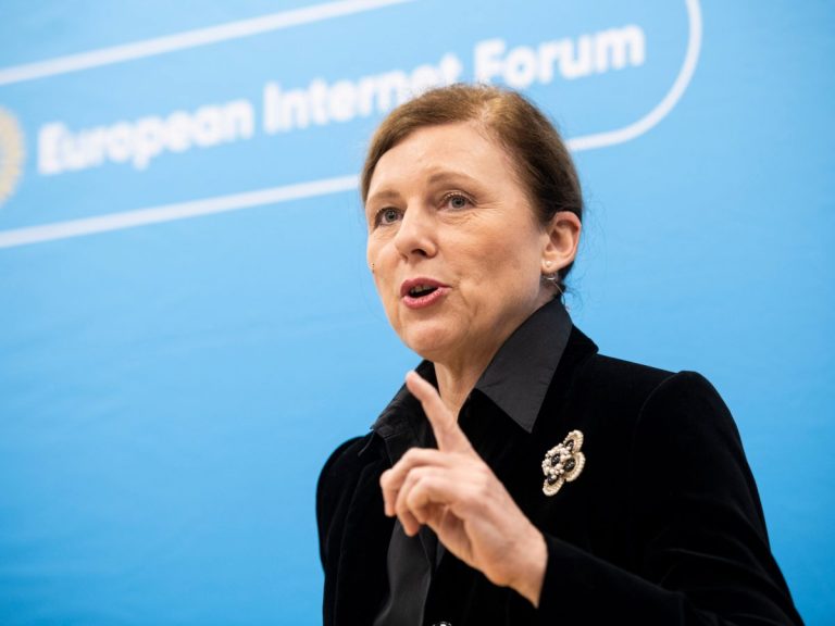 Vera Jourova face declaraţii incendiare despre politicienii europeni plătiţi de Moscova