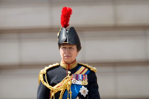 Prinţesa Anne NU vrea o monarhie britanică restrânsă