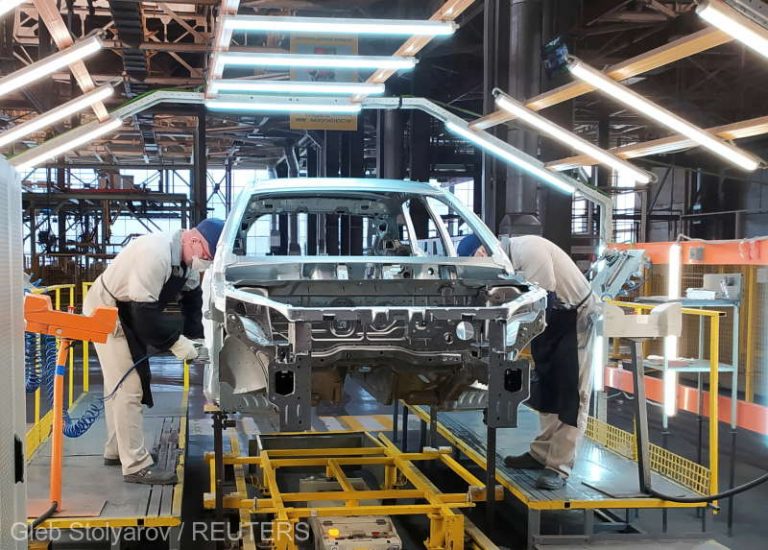 Industria auto din Rusia a suferit un declin record în mai