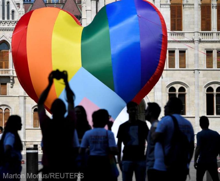Kosovo RESPINGE uniunile civile pentru cuplurile gay
