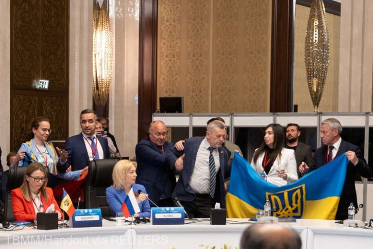 Ruşii şi ucrainenii s-au luat la bătaie (VIDEO) în cursul unei reuniuni OCEMN la Ankara