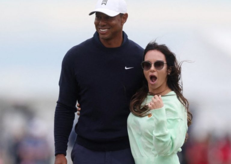 Tiger Woods este acuzat de hărţuire sexuală
