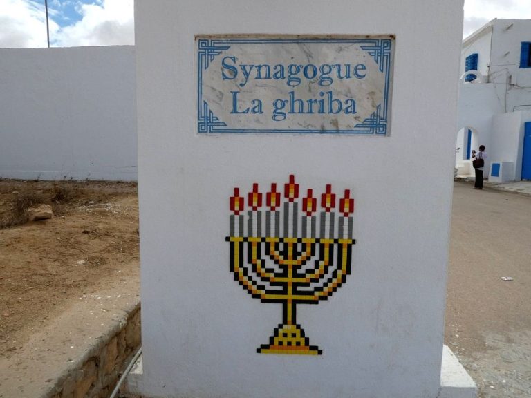 Patru morţi şi mai mulţi răniţi într-un atac asupra unei sinagogi din Tunisia
