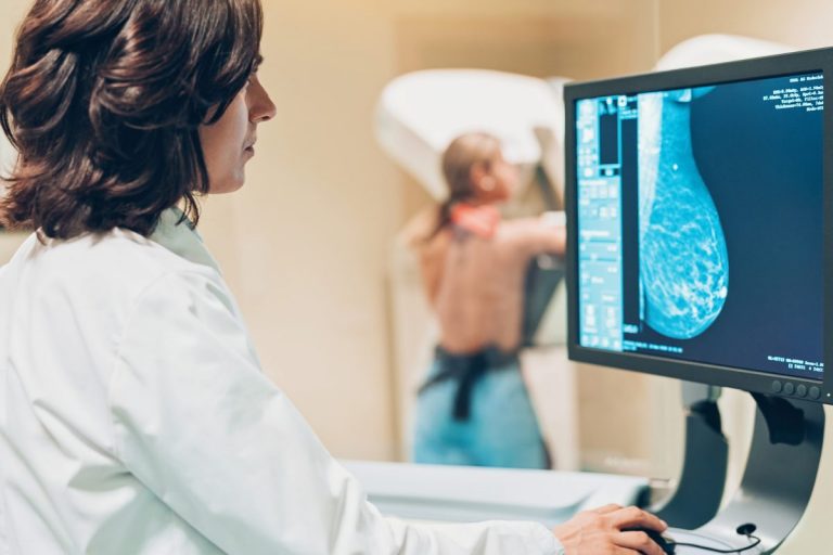 Americanii recomandă începerea mamografiilor de la vârsta de 40 de ani