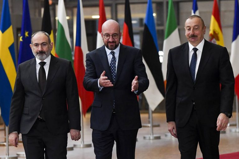 UE face apel la menţinerea impulsului pentru un acord de pace între Armenia şi Azerbaidjan