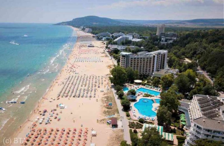 O plajă celebră din Bulgaria a primit Premiul Internaţional Blue Flag