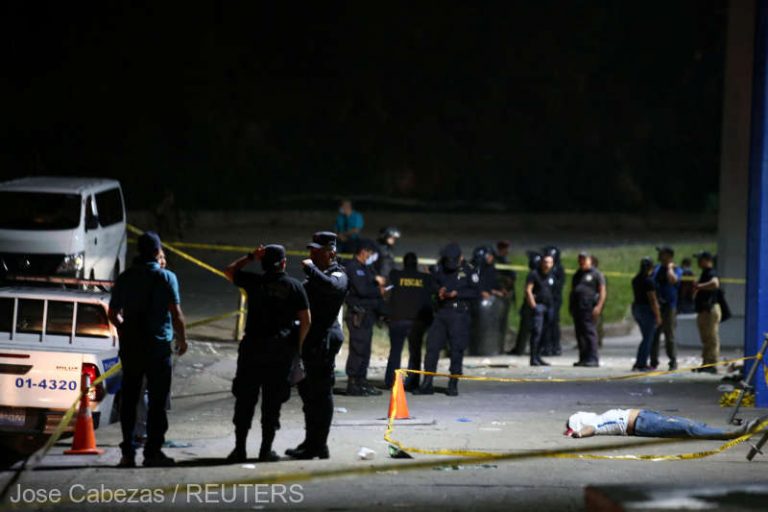 Busculadă soldată cu 12 morţi pe un stadion de fotbal din El Salvador