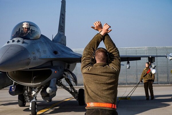 Danemarca opreşte antrenarea piloților ucraineni pe F-16
