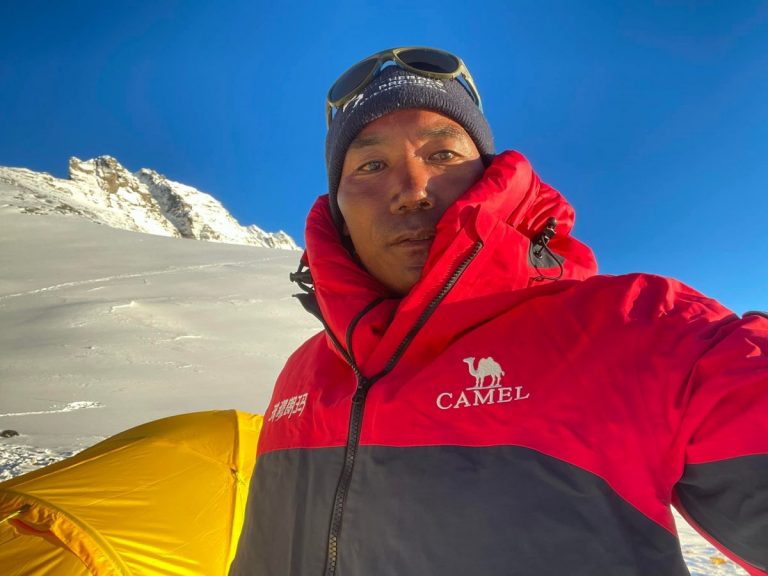 Şerpaşul Kami Rita a efectuat a 28-a sa ascesiune pe Everest