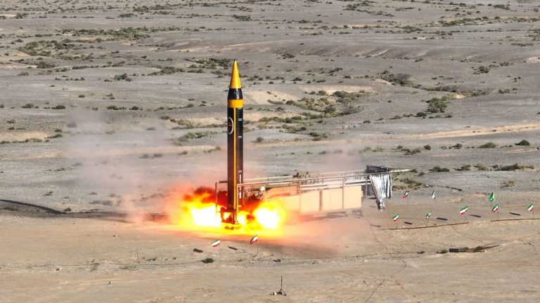 Iranul ameninţă să răspundă “în câteva secunde” Israelului cu “arme neutilizate până acum”