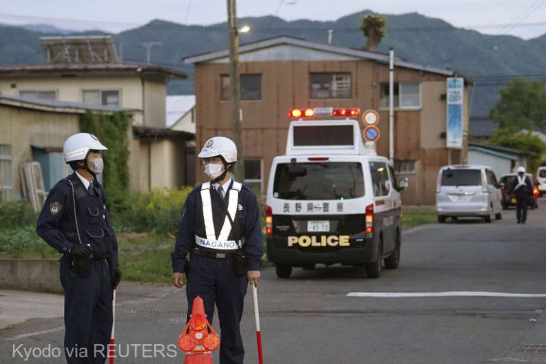 Incident violent în Japonia. Un bărbat înarmat a înjunghiat mai multe persoane într-un magazin