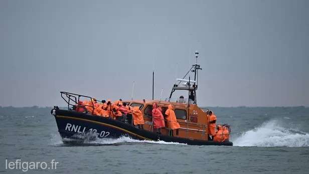 Peste 60 de migranţi au fost salvaţi în Canalul Mânecii