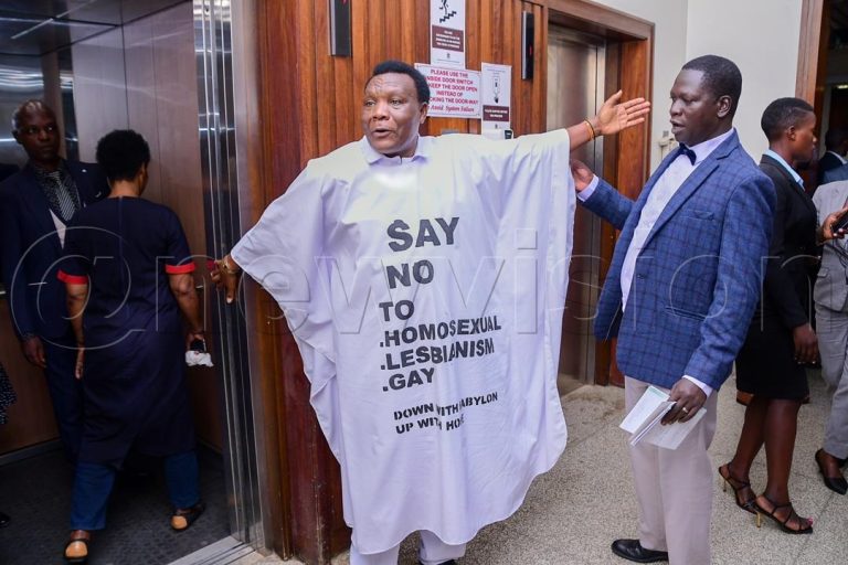 Londra se declară consternată de legea împotriva homosexualităţii adoptată în Uganda