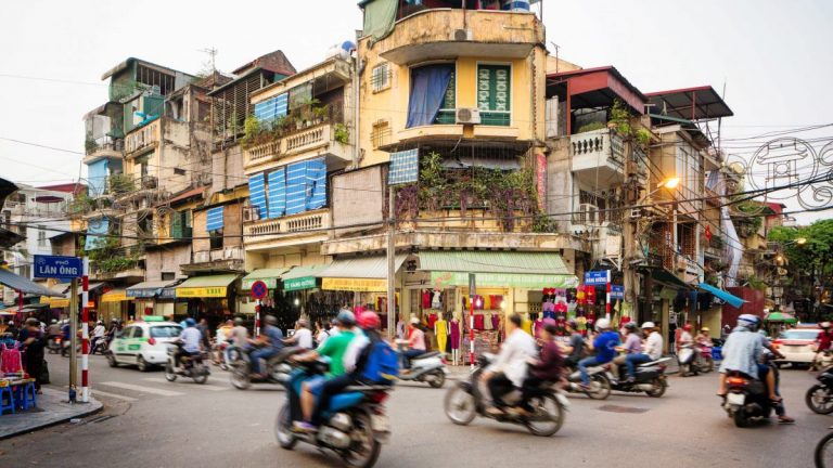 Hanoiul reduce iluminatul stradal