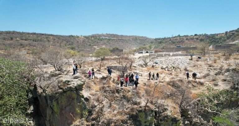 Zeci de saci cu resturi umane descoperiţi în vestul Mexicului