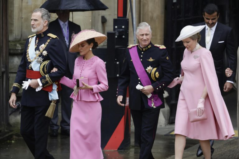 Regine şi prinţese din străinătate, prezenţe elegante la ceremonia de încoronare a regelui Charles