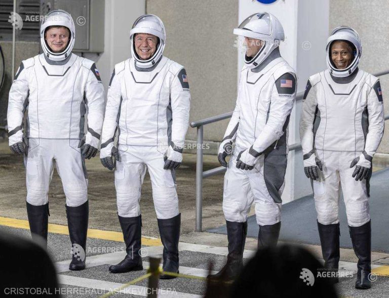 Trei astronauţi americani şi un cosmonaut rus au fost lansaţi spre Staţia Spaţială Internaţională