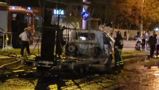 O camionetă a ars ca o torţă în Ciocana (VIDEO)