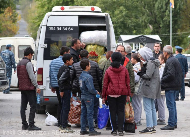 Marele EXOD! Mii de refugiaţi au plecat din Nagorno-Karabah
