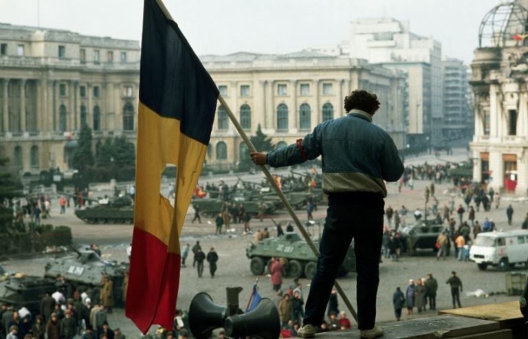 Traumele unei sângeroase revoluții încă mai dăinuie în România